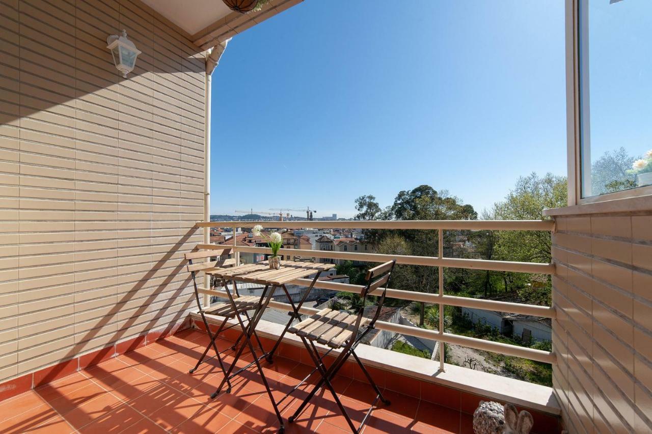 Sunny View To The Tower Apartment Порто Екстериор снимка