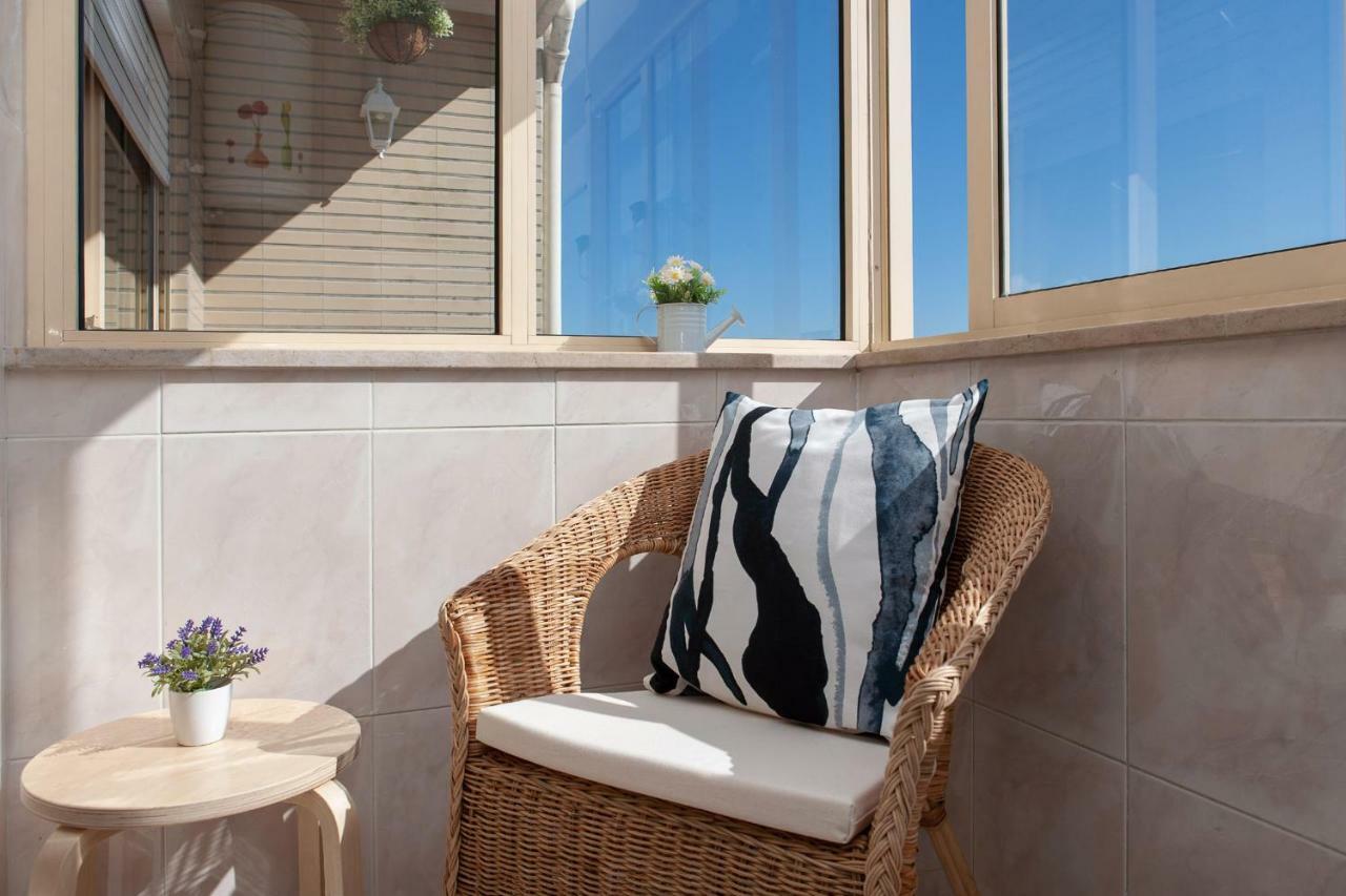 Sunny View To The Tower Apartment Порто Екстериор снимка