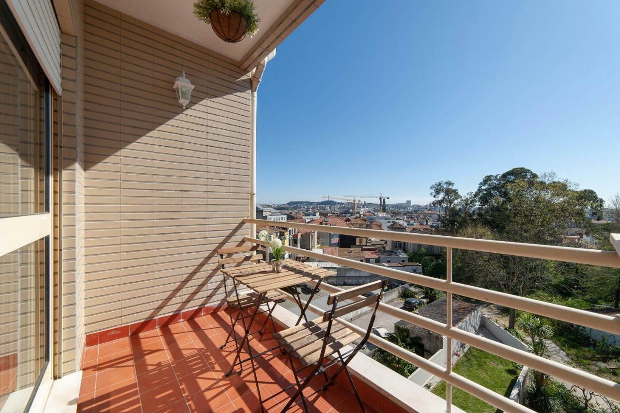 Sunny View To The Tower Apartment Порто Екстериор снимка