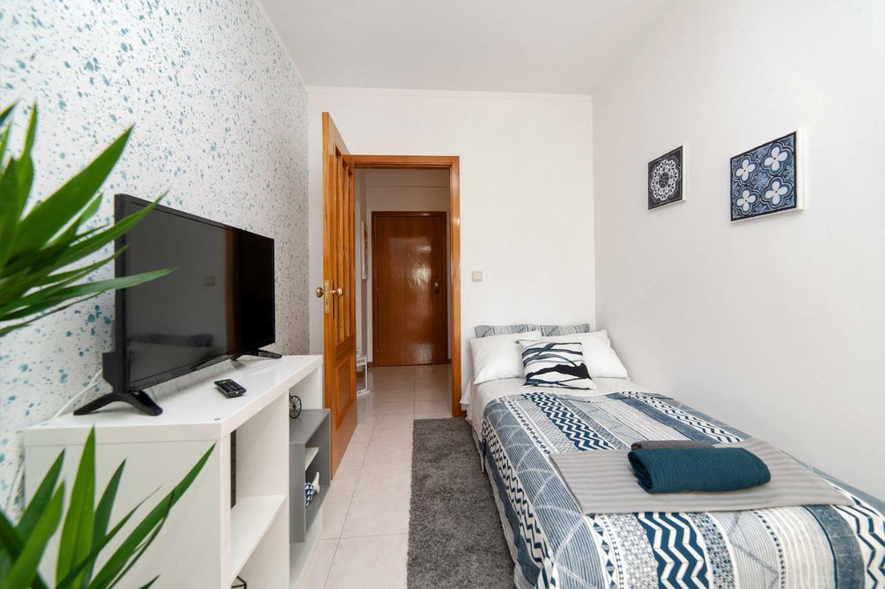 Sunny View To The Tower Apartment Порто Екстериор снимка